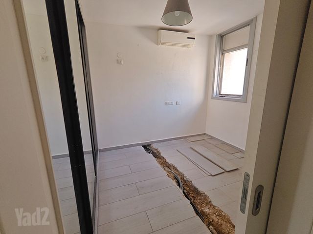 Holon, Israel 7