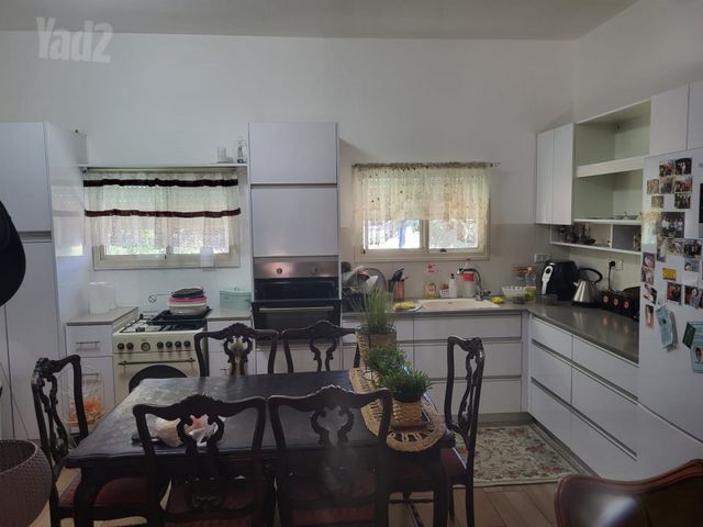 העמקים 18