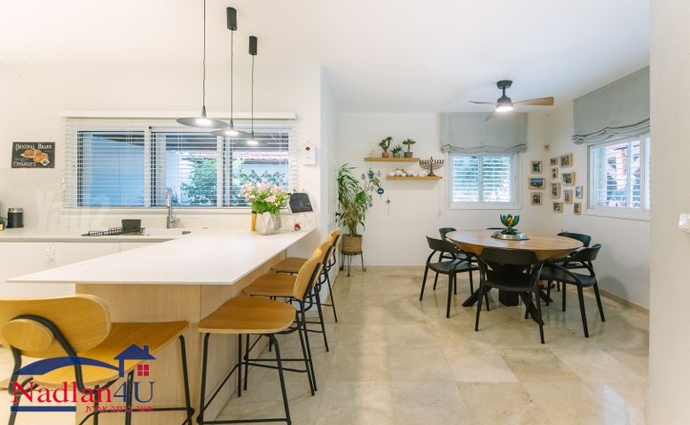 Herzliya, Israel 10