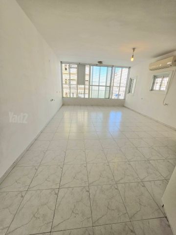 Holon, Israel 7