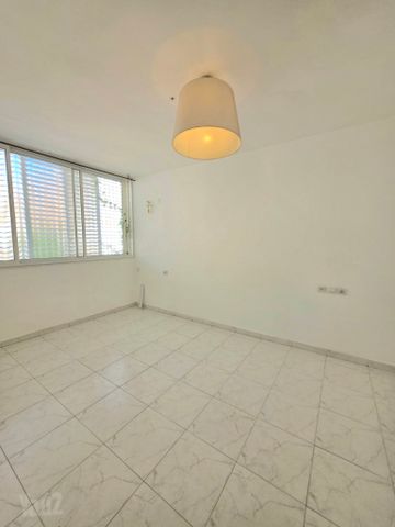 Holon, Israel 5