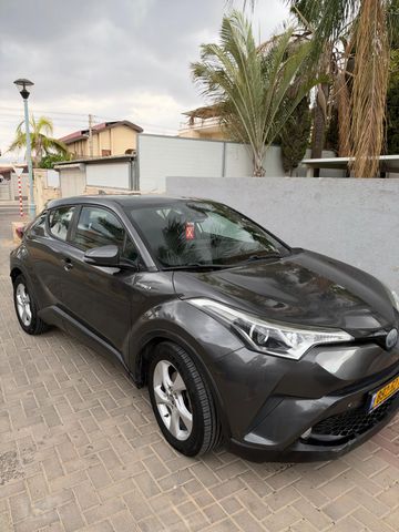 מודעת רכב טויוטה C-HR