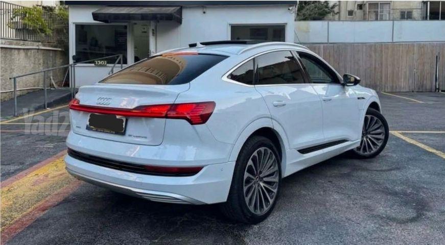 מודעת רכב אאודי E-tron