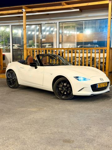 מודעת רכב מאזדה MX-5