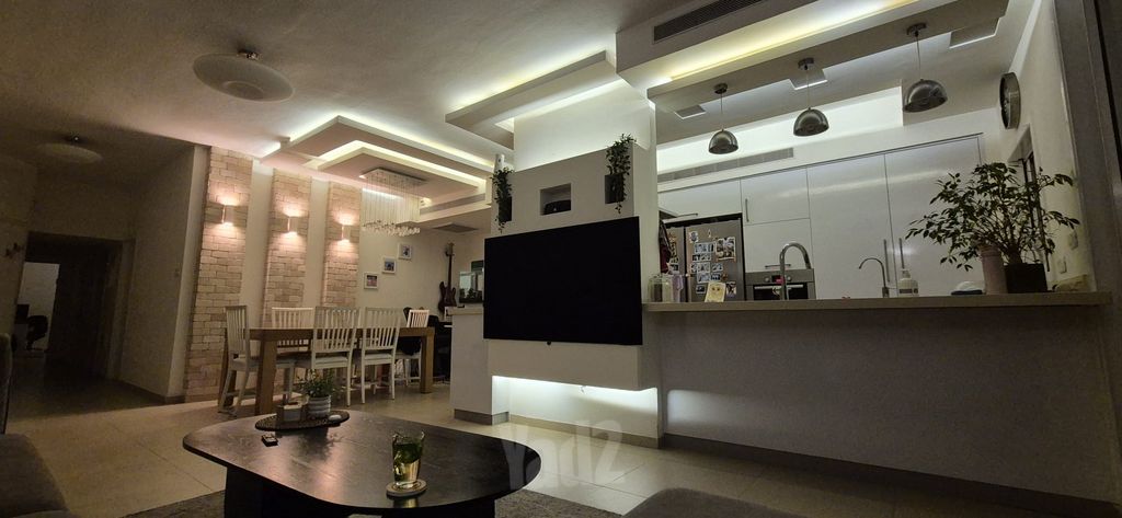 Holon, Israel 4