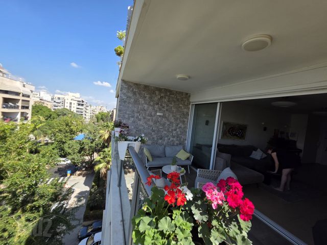 Holon, Israel 6