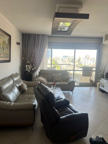 Holon, Israel 7