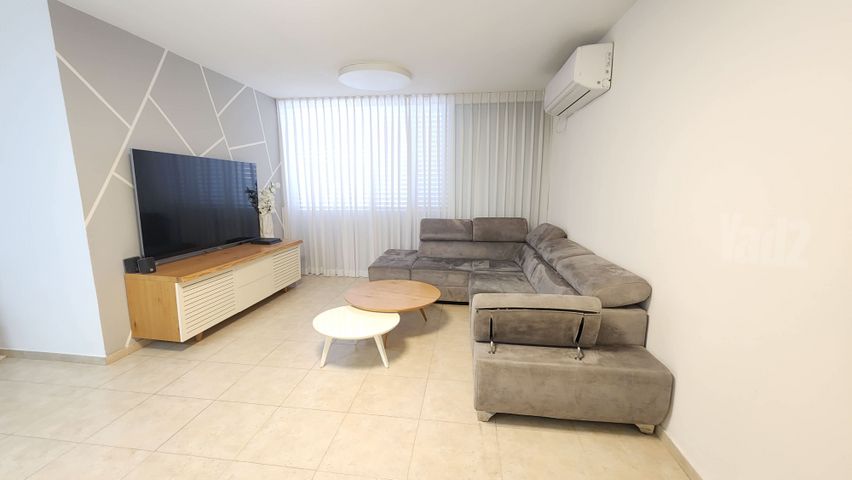 Holon, Israel 3