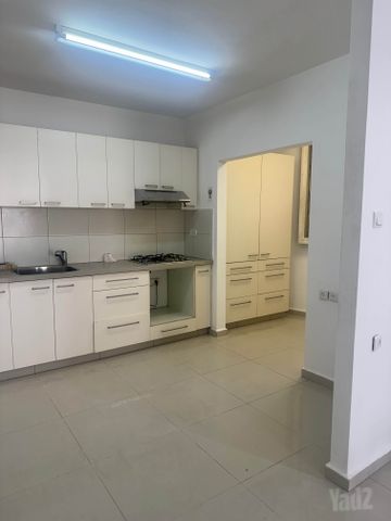 שמואל הנגיד 18