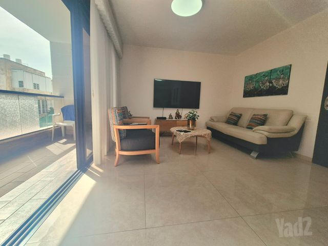 Holon, Israel 6