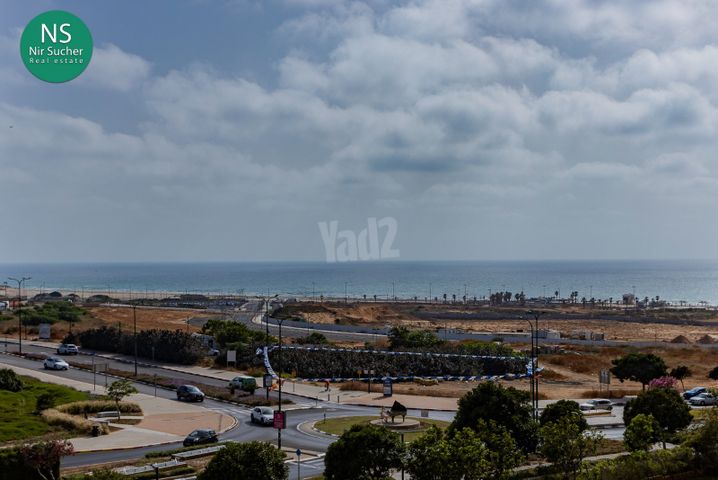 אהוד מנור 