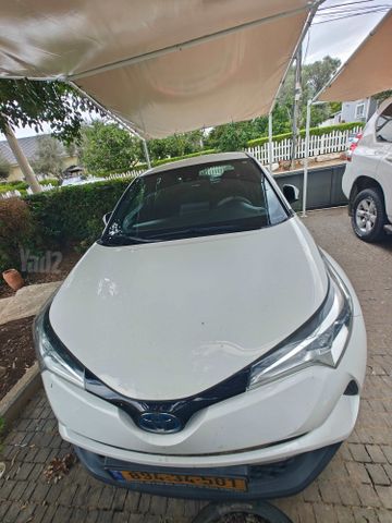 מודעת רכב טויוטה C-HR