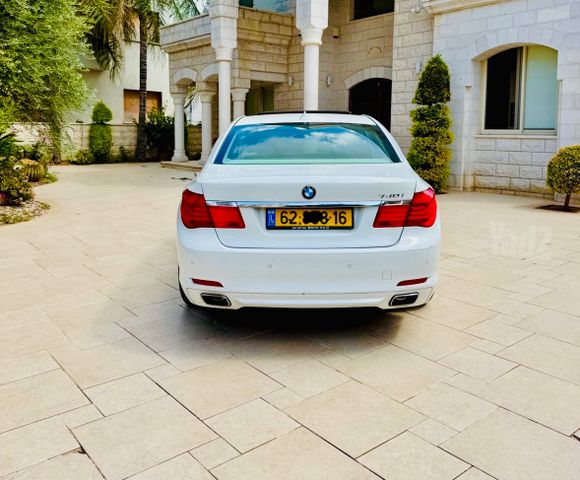 סדרה 7 Luxury 740i אוט׳ 3.0 (326 כ״ס)