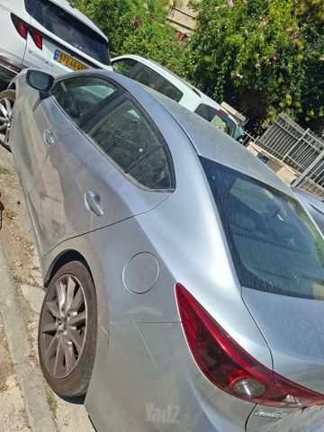 מודעת רכב מאזדה 3