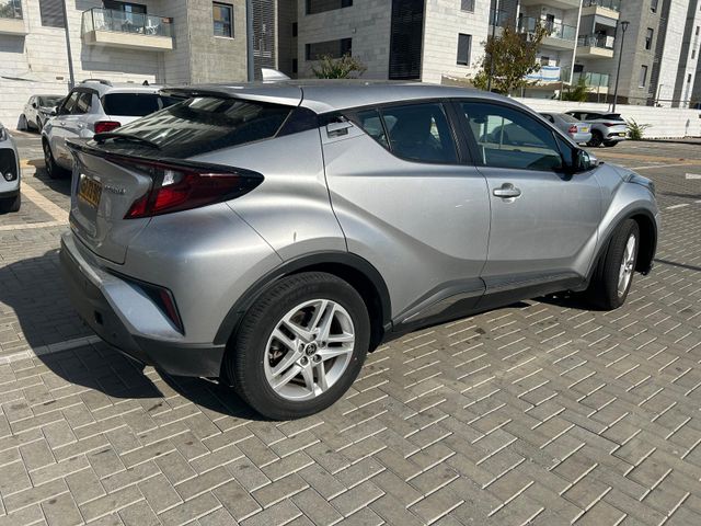 מודעת רכב טויוטה C-HR