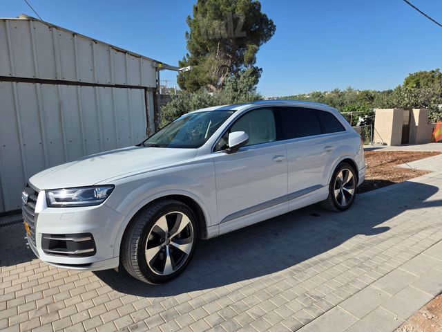 מודעת רכב אאודי Q7
