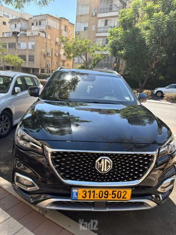 מודעת רכב אם ג'י EHS PHEV