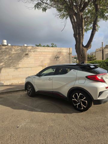 מודעת רכב טויוטה C-HR