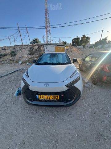 מודעת רכב טויוטה C-HR
