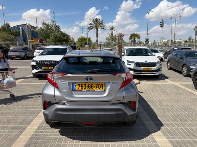 מודעת רכב טויוטה C-HR