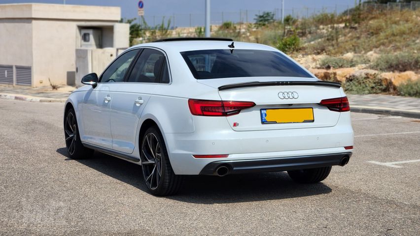 מודעת רכב אאודי A4