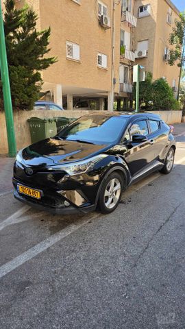 מודעת רכב טויוטה C-HR