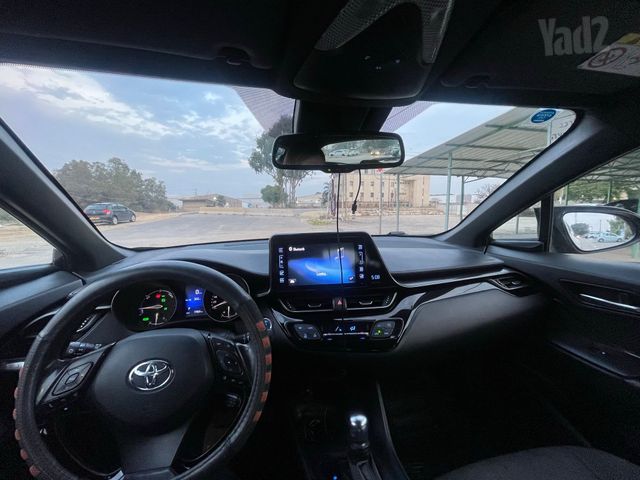 מודעת רכב טויוטה C-HR