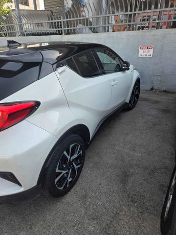 מודעת רכב טויוטה C-HR
