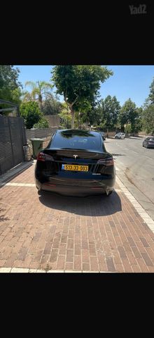 מודעת רכב טסלה מודל Y