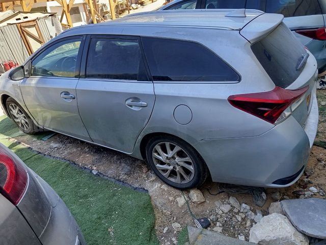 אוריס TS היברידי אוט׳ 1.8 (99 כ״ס) [2015-2019]