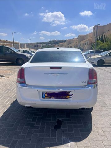 מודעת רכב קרייזלר 300