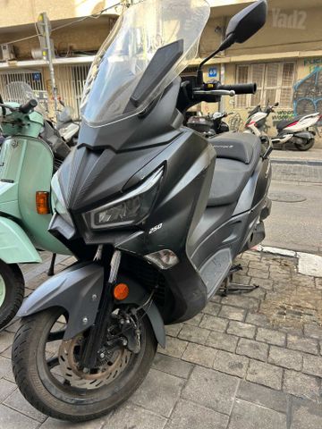 מודעת רכב סאן יאנג ג'וי-מקס 250 XI