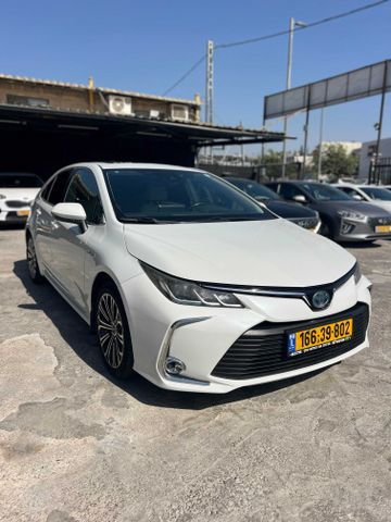 קורולה Limited היברידי אוט׳ סדאן 1.8 (98 כ״ס)