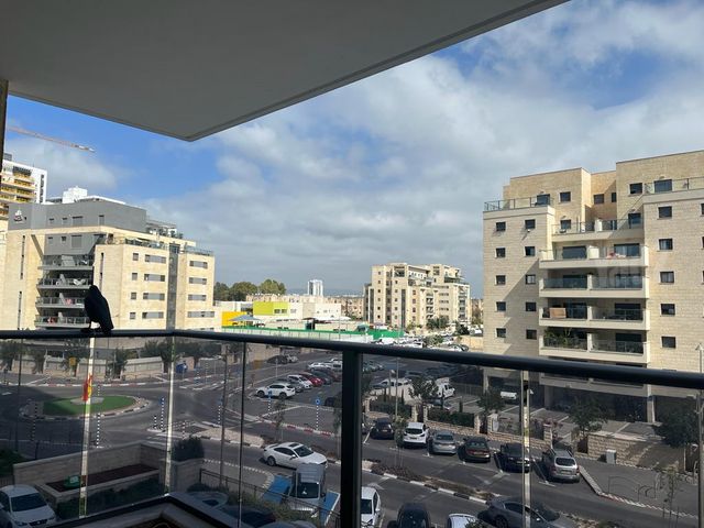 עפרה חזה 8