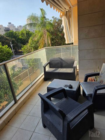 Holon, Israel 4