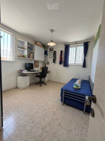 Holon, Israel 9