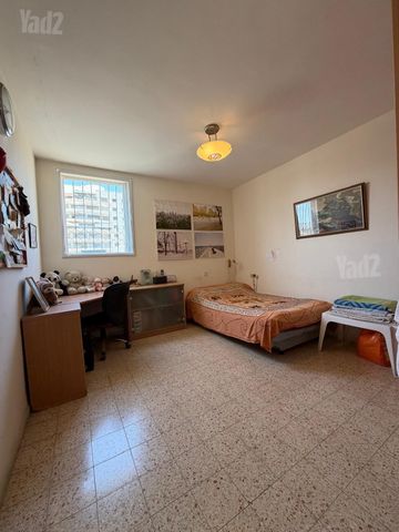 Holon, Israel 8