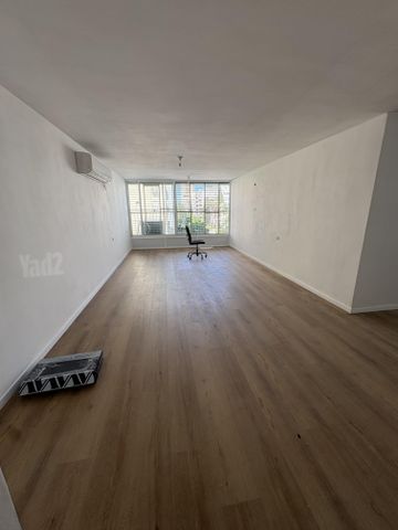 האחים אוסטשינסקי 23