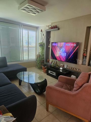 Holon, Israel 4