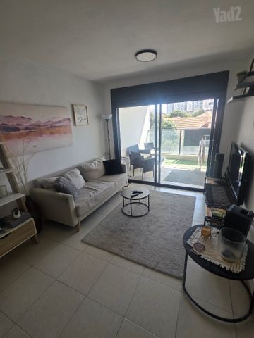 Holon, Israel 9