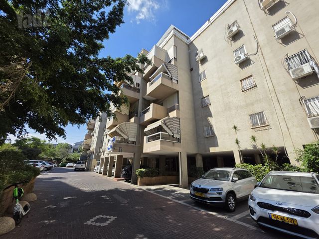 Holon, Israel 15