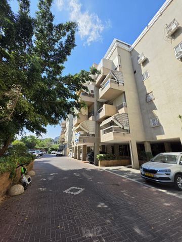 Holon, Israel 14