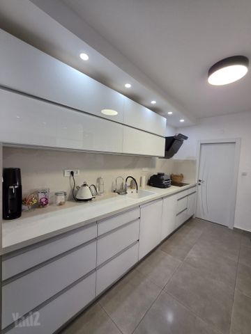 Holon, Israel 9