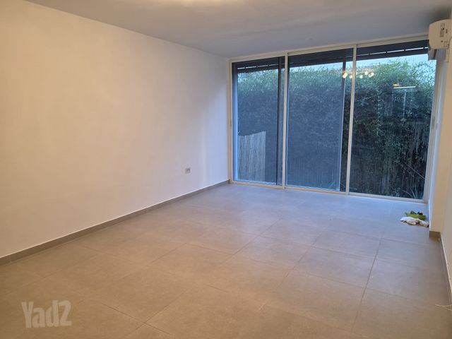 Holon, Israel 13