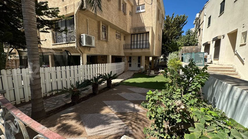 Holon, Israel 3