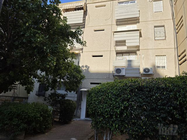 Holon, Israel 13
