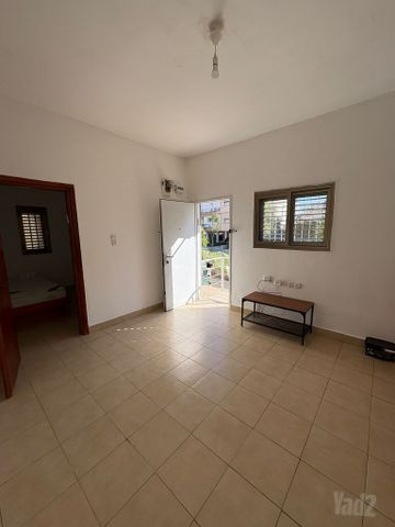 Holon, Israel 4