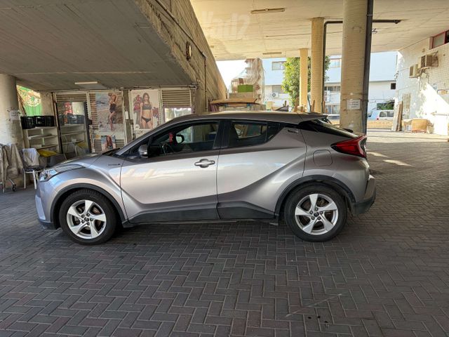מודעת רכב טויוטה C-HR