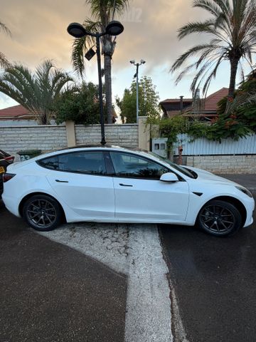 מודעת רכב טסלה מודל 3