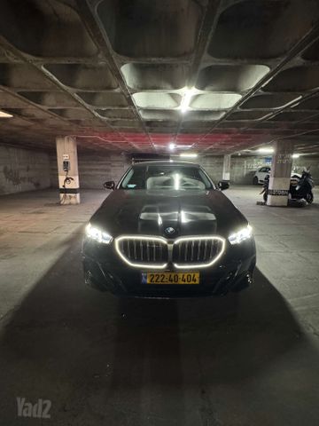 סדרה 5 4X2 M-Expressive 530e פלאג-אין אוט׳ 2.0 (190 כ״ס)